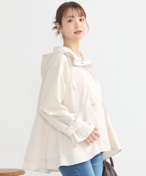 earth music&ecology(アースミュージックアンドエコロジー)の「ドロストペプラムマウンテンパーカー(マウンテンパーカー・レディース・アイボリー/グレイッシュベージュ/ブラック・FREE)」の2枚目の写真