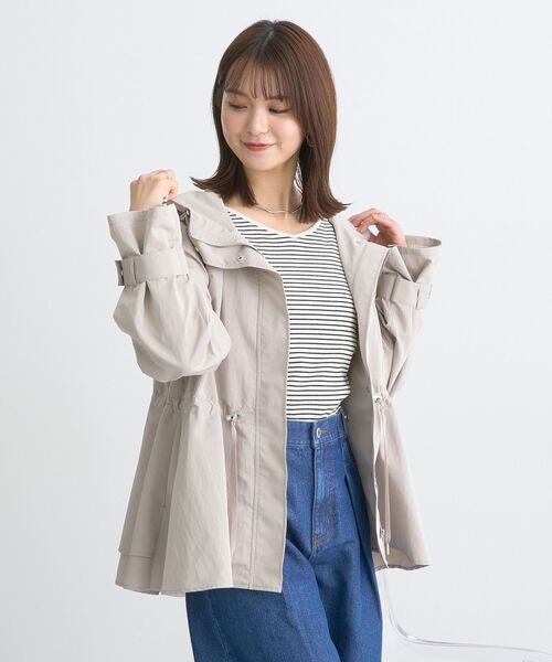 earth music&ecology(アースミュージックアンドエコロジー)の「ドロストペプラムマウンテンパーカー(マウンテンパーカー・レディース・アイボリー/グレイッシュベージュ/ブラック・FREE)」の7枚目の写真