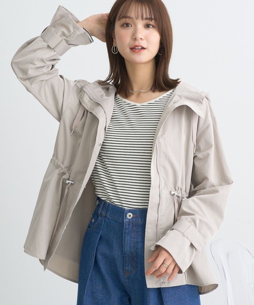 earth music&ecology(アースミュージックアンドエコロジー)の「ドロストペプラムマウンテンパーカー(マウンテンパーカー・レディース・アイボリー/グレイッシュベージュ/ブラック・FREE)」の3枚目の写真