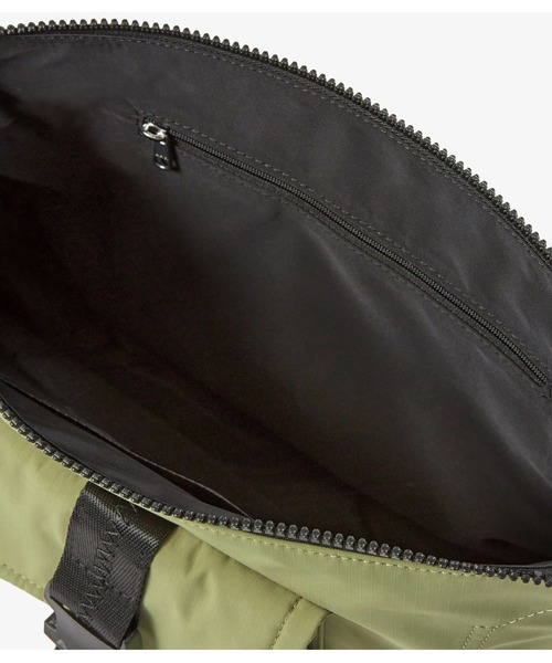 A.P.C.(アーペーセー)の「BESACE TREK(ボディバッグ/ウエストポーチ・メンズ・グリーン・ONESIZE)」の4枚目の写真