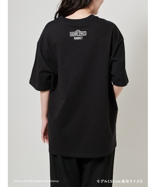 SESAME STREET（セサミストリート）の「【UNISEX】フォトアートTシャツ（Tシャツ/カットソー・レディース・レッド/チャコールグレー/ブルー・SMALL/MEDIUM/LARGE）」の6枚目の写真