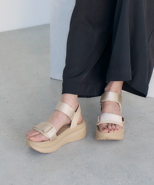 noyau(ノヤウ)の「厚底サテンベルクロスポーツサンダル(サンダル・レディース・ブラック/シルバー/ベージュ・S/M/L/LL)」の1枚目の写真