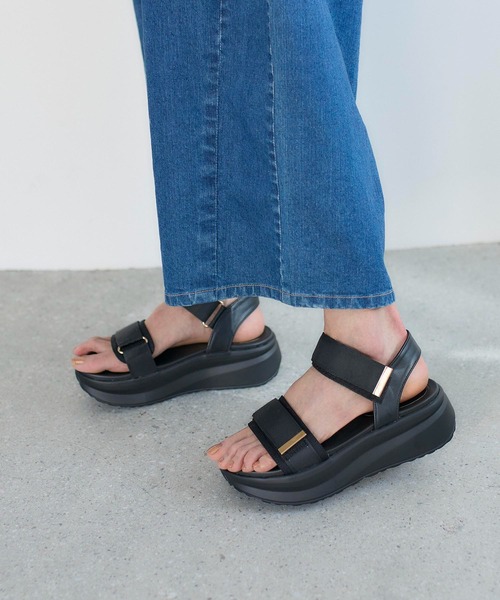 noyau(ノヤウ)の「厚底サテンベルクロスポーツサンダル(サンダル・レディース・ブラック/シルバー/ベージュ・S/M/L/LL)」の2枚目の写真