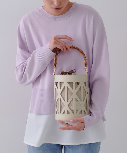 OPAQUE.CLIP(オペークドットクリップ)の「【2WAY】バンブーハンドルデザインショルダーバッグ(ハンドバッグ・レディース・アイボリー/ブラック・00)」の9枚目の写真