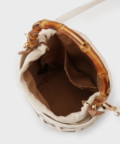 OPAQUE.CLIP(オペークドットクリップ)の「【2WAY】バンブーハンドルデザインショルダーバッグ(ハンドバッグ・レディース・アイボリー/ブラック・00)」の17枚目の写真