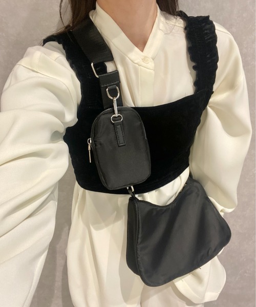 ISOOK（アイスー）の「ミニケース付きチェーンショルダーバッグ(kiharu select)/ポーチ付き ナイロンライク 斜め掛け メッセンジャーバッグ ボディバッグ ハンドバッグ 黒 ブラック（ショルダーバッグ・レディース・ブラック・FREE）」の2枚目の写真