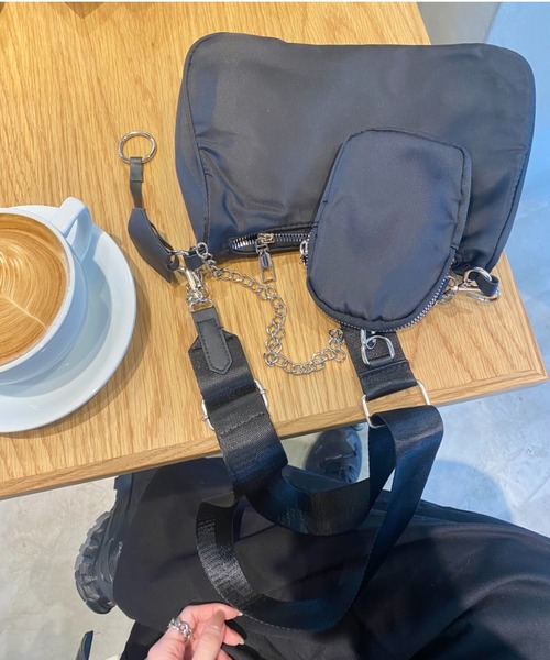 ISOOK（アイスー）の「ミニケース付きチェーンショルダーバッグ(kiharu select)/ポーチ付き ナイロンライク 斜め掛け メッセンジャーバッグ ボディバッグ ハンドバッグ 黒 ブラック（ショルダーバッグ・レディース・ブラック・FREE）」の17枚目の写真