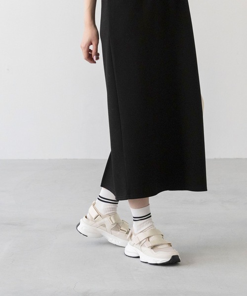 welleg(ウェレッグ)の「厚底 ストラップ スニーカーサンダル(スニーカー・レディース・ブラック/ベージュ・S/M/L/LL)」の16枚目の写真