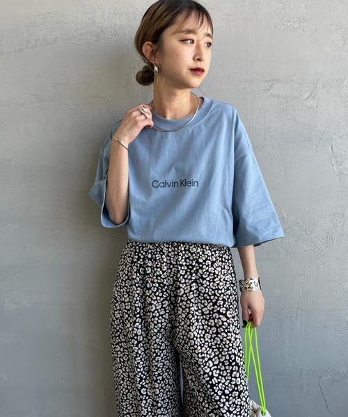 Calvin Klein（カルバン・クライン）の「[Calvin Klein/カルバンクライン] スタンダードロゴプリントTシャツ（Tシャツ/カットソー・レディース・ブルー/ブラック/ホワイト/ベージュ・S/M/L）」の17枚目の写真