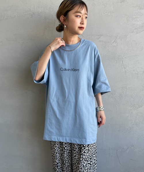 Calvin Klein（カルバン・クライン）の「[Calvin Klein/カルバンクライン] スタンダードロゴプリントTシャツ（Tシャツ/カットソー・レディース・ブルー/ブラック/ホワイト/ベージュ・S/M/L）」の21枚目の写真