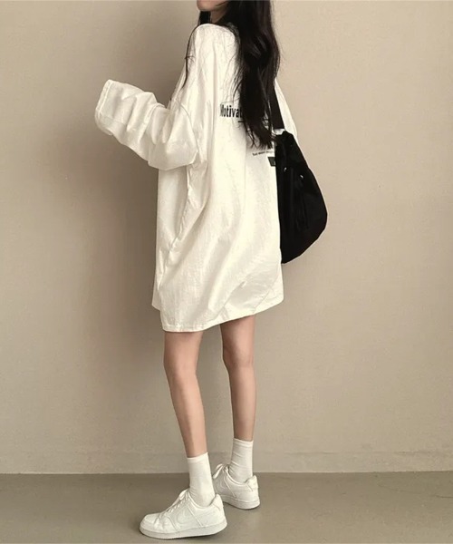 LETee(レティー)の「オーバーサイズ バックプリントロンT(Tシャツ/カットソー・レディース・ブルー/ブラック/ライトグレー/ホワイト・FREE)」の6枚目の写真
