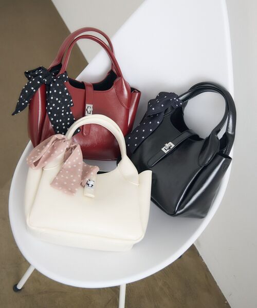 RETRO GIRL（レトロガール）の「スカーフ付きバッグ（ハンドバッグ・レディース・ブラック/レッド/オフホワイト・ONE SIZE）」の4枚目の写真