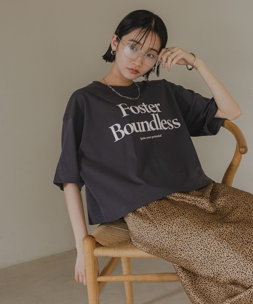 LOWRYS FARM（ローリーズファーム）の「ショートロゴＰＴＳＳ 320636（Tシャツ/カットソー・レディース・グレー/オフホワイト/ブラック/イエロー/レッド/チャコールグレー・FREE）」の3枚目の写真