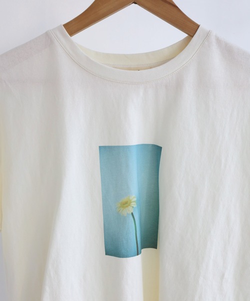 Crisp(クリスプ)の「フラワーフォトプリントTシャツ(Tシャツ/カットソー・レディース・オレンジ/アイボリー・FREE)」の19枚目の写真