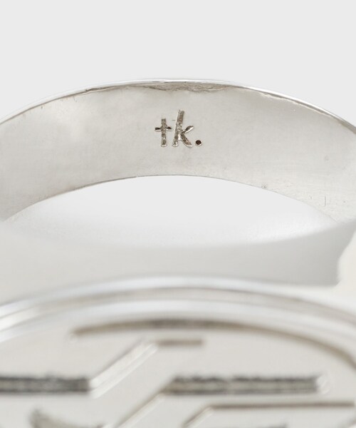 tk.TAKEO KIKUCHI（ティーケータケオキクチ）の「ボリュームロゴリング（リング・メンズ・シルバー/シルバー系その他・17）」の5枚目の写真