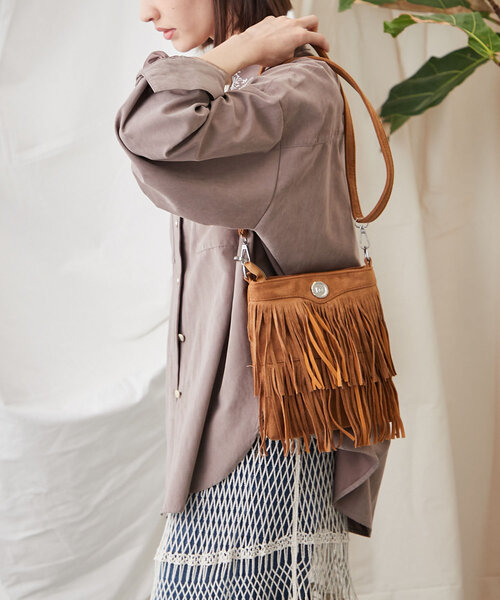 Another Branch olive des olive（アナザーブランチオリーブデオリーブ）の「【シーズンレスで使える】コーデのポイントになるフリンジショルダーバッグ（ショルダーバッグ・レディース・ブラック/ブラウン/キャメル・FREE）」の3枚目の写真