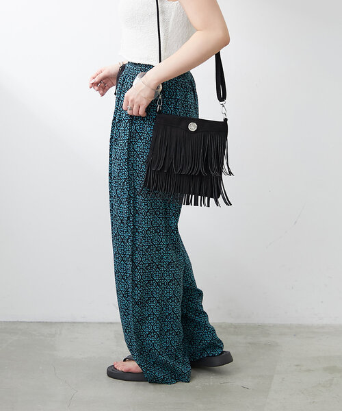 Another Branch olive des olive（アナザーブランチオリーブデオリーブ）の「【シーズンレスで使える】コーデのポイントになるフリンジショルダーバッグ（ショルダーバッグ・レディース・ブラック/ブラウン/キャメル・FREE）」の16枚目の写真