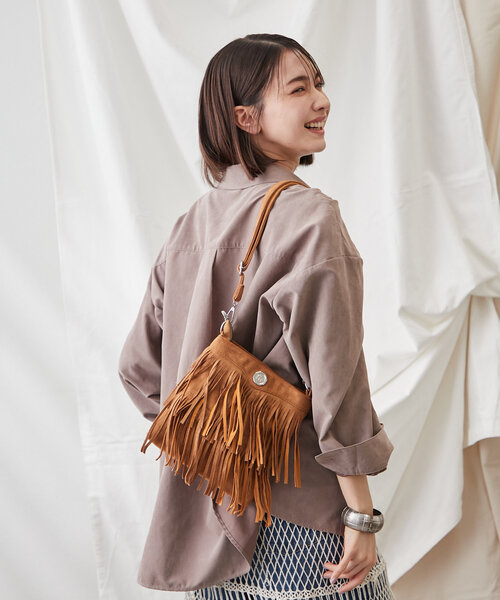 Another Branch olive des olive（アナザーブランチオリーブデオリーブ）の「【シーズンレスで使える】コーデのポイントになるフリンジショルダーバッグ（ショルダーバッグ・レディース・ブラック/ブラウン/キャメル・FREE）」の14枚目の写真