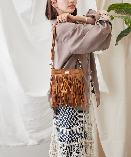Another Branch olive des olive（アナザーブランチオリーブデオリーブ）の「【シーズンレスで使える】コーデのポイントになるフリンジショルダーバッグ（ショルダーバッグ・レディース・ブラック/ブラウン/キャメル・FREE）」の10枚目の写真
