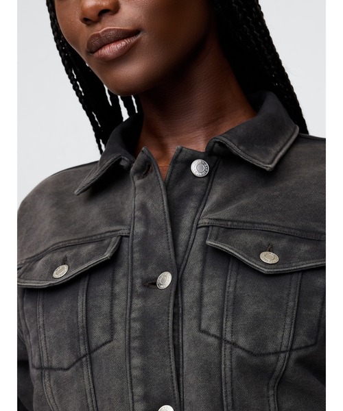 GAP（ギャップ）の「ヘビーウェイト フレンチテリー クロップド デニムジャケット（デニムジャケット・レディース・ブラック/ホワイト系その他・L/M/S/XS/XXS/XL）」の7枚目の写真