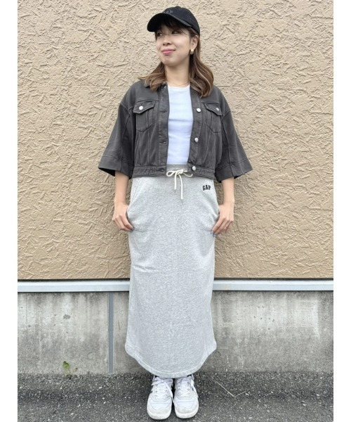 GAP（ギャップ）の「ヘビーウェイト フレンチテリー クロップド デニムジャケット（デニムジャケット・レディース・ブラック/ホワイト系その他・L/M/S/XS/XXS/XL）」の21枚目の写真