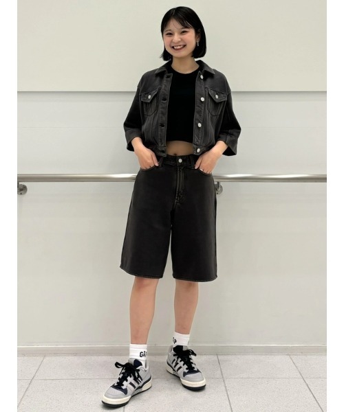 GAP(ギャップ)の「ヘビーウェイト フレンチテリー クロップド デニムジャケット(デニムジャケット・レディース・ブラック/ホワイト系その他・L/M/S/XS/XXS/XL)」の14枚目の写真