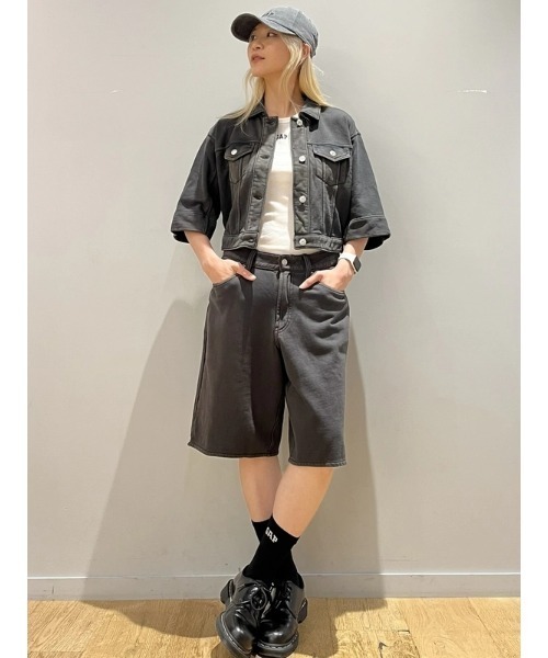 GAP(ギャップ)の「ヘビーウェイト フレンチテリー クロップド デニムジャケット(デニムジャケット・レディース・ブラック/ホワイト系その他・L/M/S/XS/XXS/XL)」の15枚目の写真