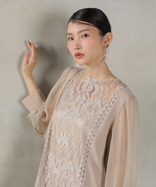 Kana（カナ）の「バロック風レースデザイン シアー スリーブ
