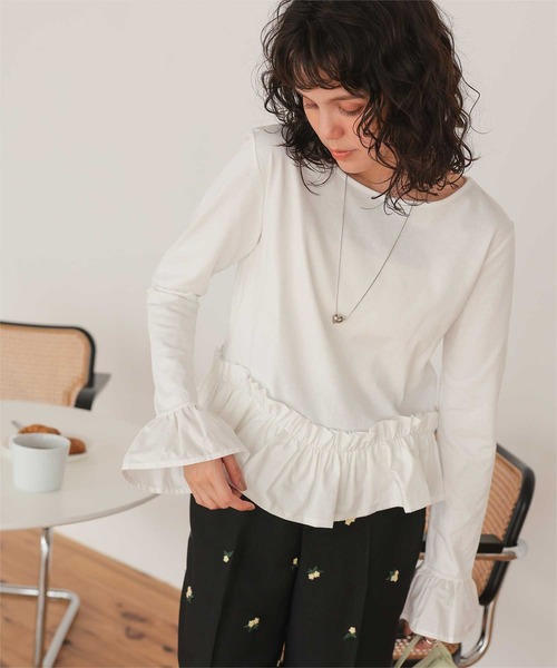 titivate(ティティベイト)の「裾フリルデザインロングスリーブTシャツ(Tシャツ/カットソー・レディース・ブラック/ホワイト系その他/オフホワイト・L/M/S)」の10枚目の写真