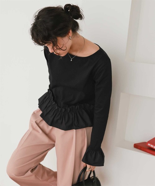 titivate(ティティベイト)の「裾フリルデザインロングスリーブTシャツ(Tシャツ/カットソー・レディース・ブラック/ホワイト系その他/オフホワイト・L/M/S)」の4枚目の写真