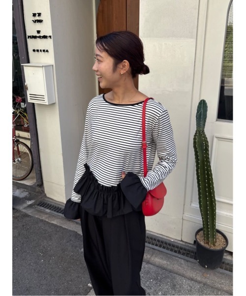 titivate(ティティベイト)の「裾フリルデザインロングスリーブTシャツ(Tシャツ/カットソー・レディース・ブラック/ホワイト系その他/オフホワイト・L/M/S)」の5枚目の写真