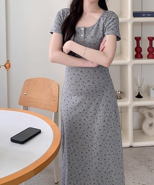 NANAHACHI（ナナハチ）の「ヘンリーネック 小花柄 ロングワンピース（ワンピース・レディース・ブラック/グレー/ネイビー・FREE）」の5枚目の写真