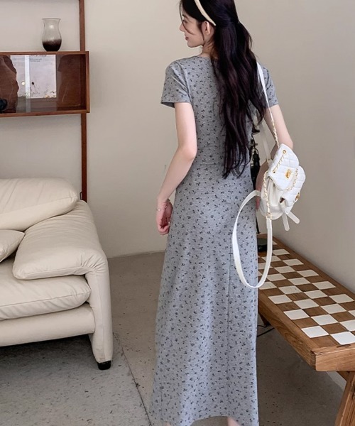NANAHACHI（ナナハチ）の「ヘンリーネック 小花柄 ロングワンピース（ワンピース・レディース・ブラック/グレー/ネイビー・FREE）」の6枚目の写真