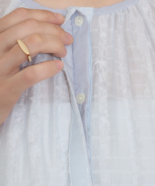 KATHARINE ROSS（キャサリンロス）の「【KATHARINE ROSS】ストライプカットドビーブラウス（シャツ/ブラウス・レディース・ライトブルー/ブラック・MEDIUM）」の7枚目の写真