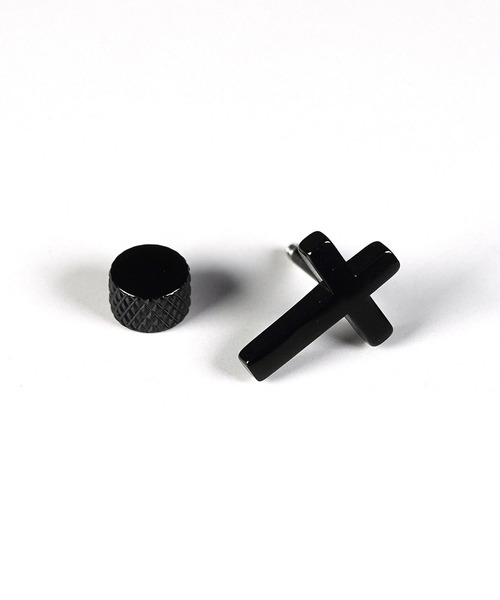 DIVINER(ディヴァイナー)の「Black crosspierced ピアス メンズ(ピアス(片耳用)・メンズ・ブラック・FREE)」の2枚目の写真