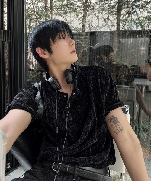 COSYHARU（コシハル）の「ベロアリブヘンリーネック半袖Tシャツ（Tシャツ/カットソー・メンズ・グレー/アイボリー/ブラック・FREE）」の15枚目の写真