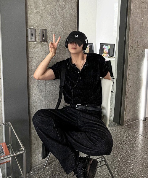 COSYHARU（コシハル）の「ベロアリブヘンリーネック半袖Tシャツ（Tシャツ/カットソー・メンズ・グレー/アイボリー/ブラック・FREE）」の13枚目の写真