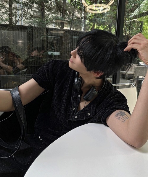 COSYHARU（コシハル）の「ベロアリブヘンリーネック半袖Tシャツ（Tシャツ/カットソー・メンズ・グレー/アイボリー/ブラック・FREE）」の16枚目の写真