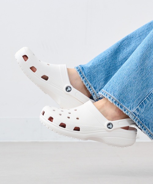 crocs(クロックス)の「【CROCS】Classic Clog(サンダル・レディース・ベージュ/ホワイト/ブラック・22cm/23cm/24cm/25)」の10枚目の写真