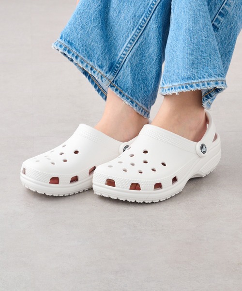 crocs(クロックス)の「【CROCS】Classic Clog(サンダル・レディース・ベージュ/ホワイト/ブラック・22cm/23cm/24cm/25)」の8枚目の写真