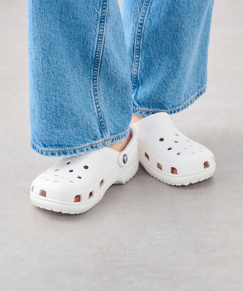crocs(クロックス)の「【CROCS】Classic Clog(サンダル・レディース・ベージュ/ホワイト/ブラック・22cm/23cm/24cm/25)」の9枚目の写真