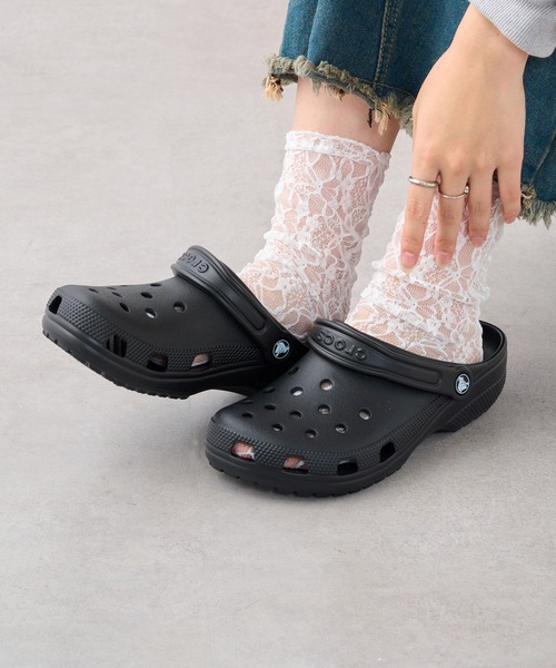crocs(クロックス)の「【CROCS】Classic Clog(サンダル・レディース・ベージュ/ホワイト/ブラック・22cm/23cm/24cm/25)」の13枚目の写真