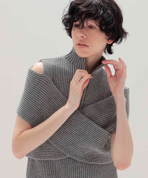 DRESSLAVE（ドレスレイブ）の「C/W cross slit zip pullover(クロススリットジッププルオーバー)（ニット/セーター・レディース・ブラック/グレー・38）」の2枚目の写真