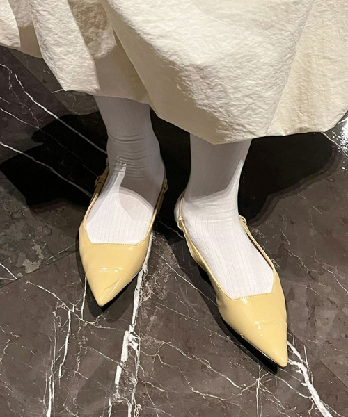 Olu.（オルドット）の「ストラップフラットパンプス（パンプス・レディース・ブラック/マスタード・35/37/39）」の14枚目の写真