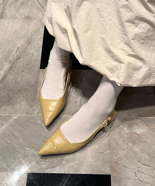 Olu.（オルドット）の「ストラップフラットパンプス（パンプス・レディース・ブラック/マスタード・35/37/39）」の15枚目の写真