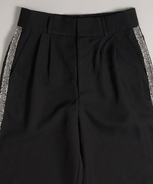 MUHET(ミュエータ)の「【set up可能】side glitter line slacks / サイドグリッターラインスラックスパンツ(スラックス・レディース・ベージュ/ブラック・MEDIUM/LARGE/SMALL)」の3枚目の写真