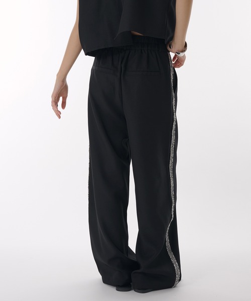 MUHET(ミュエータ)の「【set up可能】side glitter line slacks / サイドグリッターラインスラックスパンツ(スラックス・レディース・ベージュ/ブラック・MEDIUM/LARGE/SMALL)」の9枚目の写真