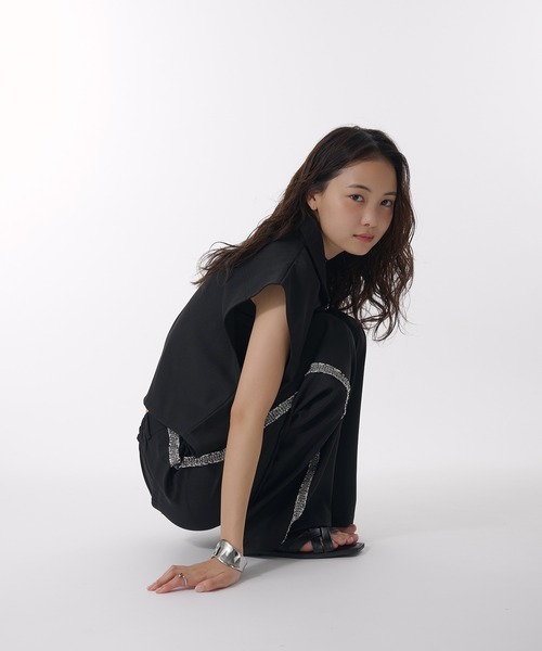 MUHET(ミュエータ)の「【set up可能】side glitter line slacks / サイドグリッターラインスラックスパンツ(スラックス・レディース・ベージュ/ブラック・MEDIUM/LARGE/SMALL)」の6枚目の写真