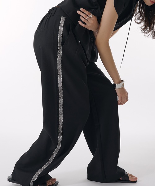 MUHET(ミュエータ)の「【set up可能】side glitter line slacks / サイドグリッターラインスラックスパンツ(スラックス・レディース・ベージュ/ブラック・MEDIUM/LARGE/SMALL)」の7枚目の写真