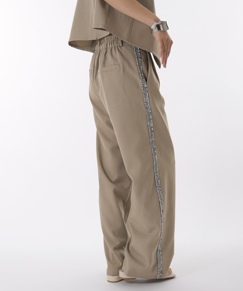 MUHET(ミュエータ)の「【set up可能】side glitter line slacks / サイドグリッターラインスラックスパンツ(スラックス・レディース・ベージュ/ブラック・MEDIUM/LARGE/SMALL)」の17枚目の写真